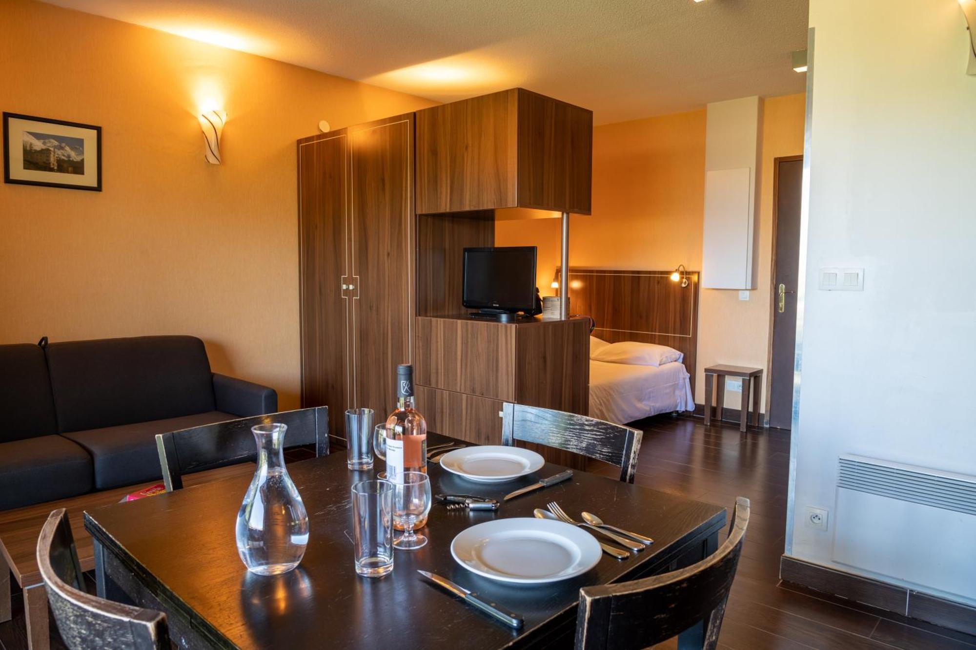 Residence Chateau Des Magnans By Nevesol จูซิเออร์ ภายนอก รูปภาพ